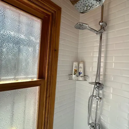 Villa Balat Rose - Charming Wooden House With Terrace *