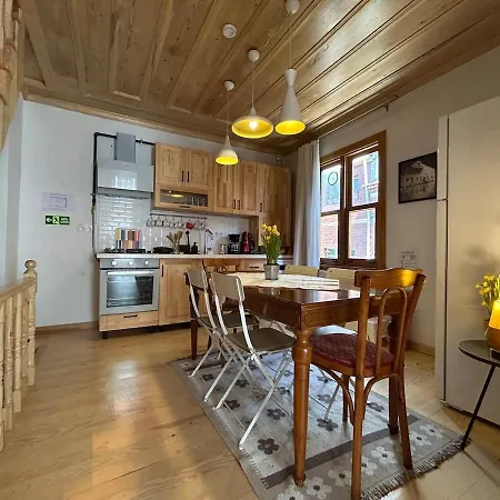 Balat Rose - Charming Wooden House With Terrace *