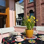 Balat Rose - Charming Wooden House With Terrace