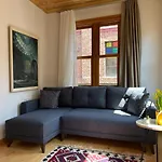 Balat Rose - Charming Wooden House With Terrace Willa Stambuł