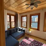 Balat Rose - Charming Wooden House With Terrace Willa