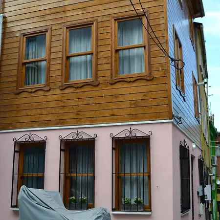 Villa Balat Rose - Charming Wooden House With Terrace *