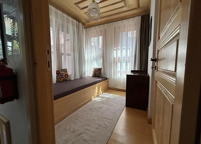 Balat Rose - Charming Wooden House With Terrace Vila