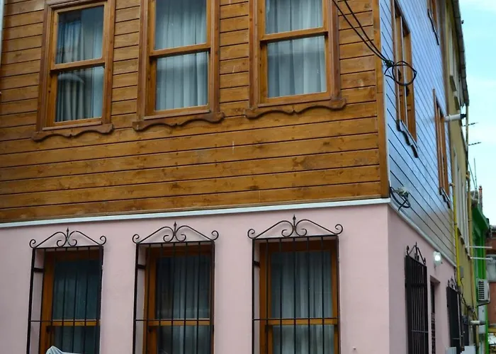 Vila Balat Rose - Charming Wooden House With Terrace *