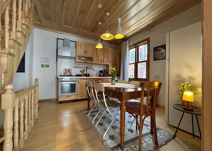 Balat Rose - Charming Wooden House With Terrace *