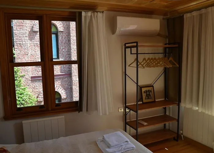Balat Rose - Charming Wooden House With Terrace