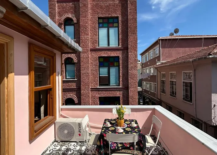 Balat Rose - Charming Wooden House With Terrace *