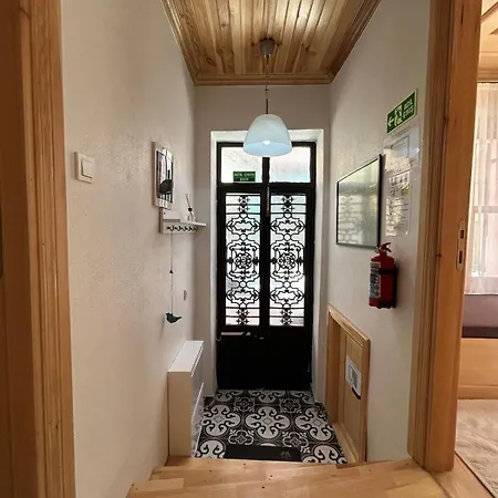 Balat Rose - Charming Wooden House With Terrace 이스탄불