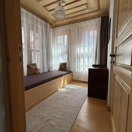 Balat Rose - Charming Wooden House With Terrace 빌라