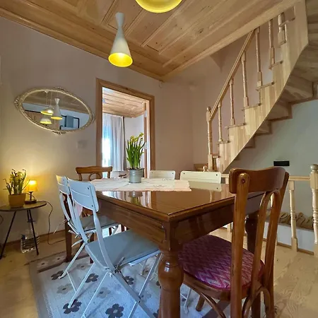 Balat Rose - Charming Wooden House With Terrace 빌라